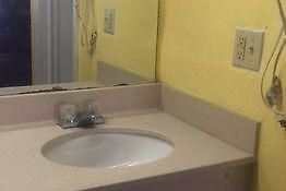 Palmetto Inn And Suites